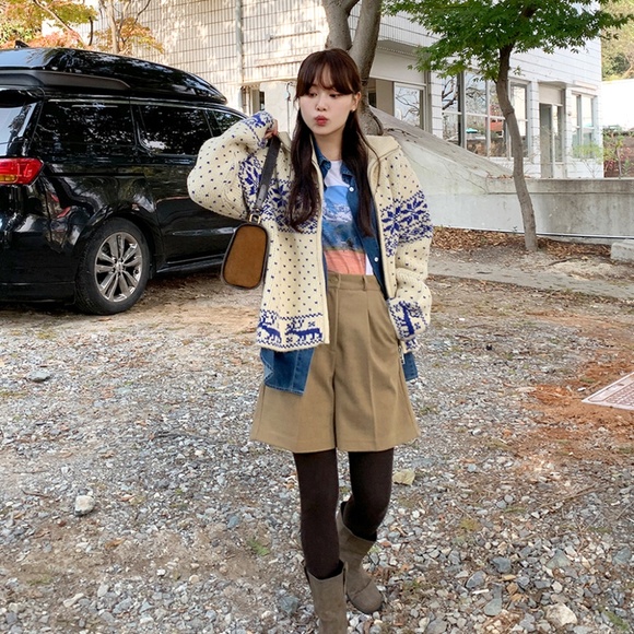 Nordic Snow Flower Knit Zip-Up - Picture 4 of 8